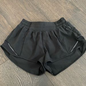 Lululemon gotta got short high rise 2.5 no liner